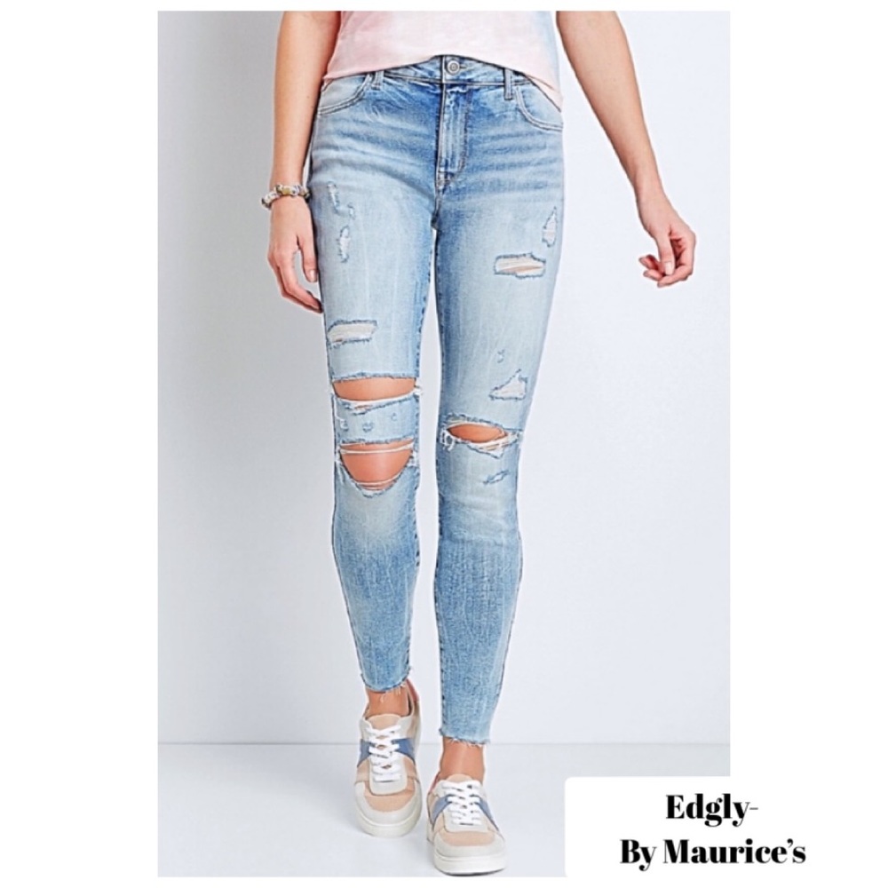 Maurice’s Premium Jeans Ripped-Frayed Sandblasted Ultimate Stretch NWT’S-$60 - Picture 1 of 4